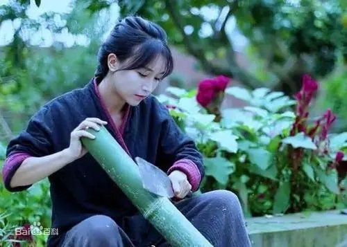 李子柒谈原生家庭的影响，原生家庭的影响会伴随一个人的一生吗？