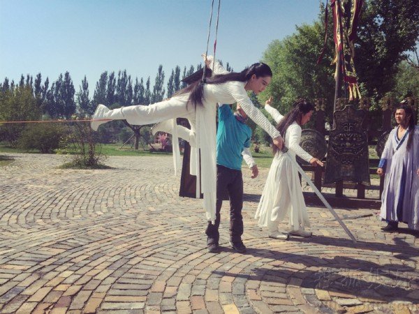 吊威亚是什么意思?