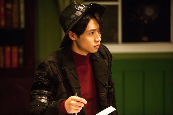 魏晨求婚成功，为何微博很多网友在问是不是快本打电话那一个？