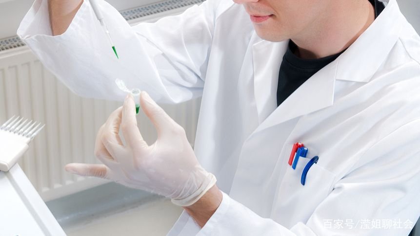 11岁男孩跪守的母亲已去世,父亲为何还拒绝孩子电话?