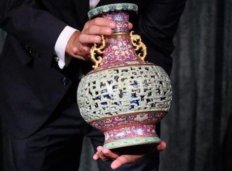 欧洲老妇闲置中国花瓶拍得6300万，花瓶是哪个朝代的？