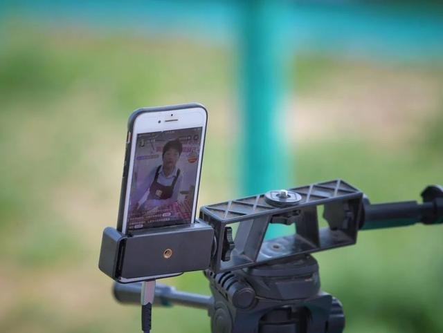 没团可带，有导游转行卖保险年入60万，他是如何转业成功的？