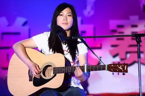 当年春晚一夜爆红的“西单女孩”，过去9年了，她现状如何了？