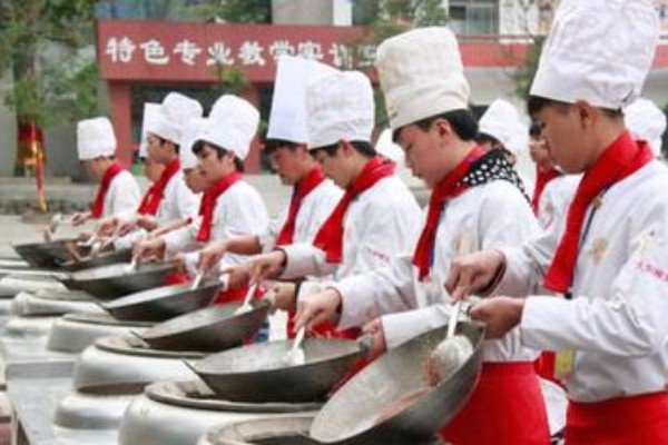 学厨师哪个学校比较好