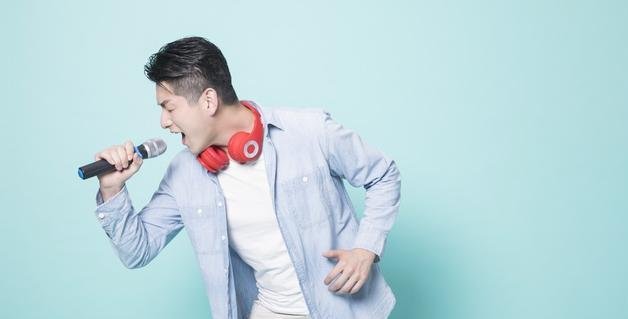 大部分女生都不喜欢直男而喜欢弯男，这是为什么呢？