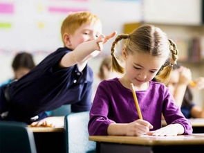 马斯克父亲称：儿子有钱应继续生孩子！生孩子的前提必须是有钱吗？