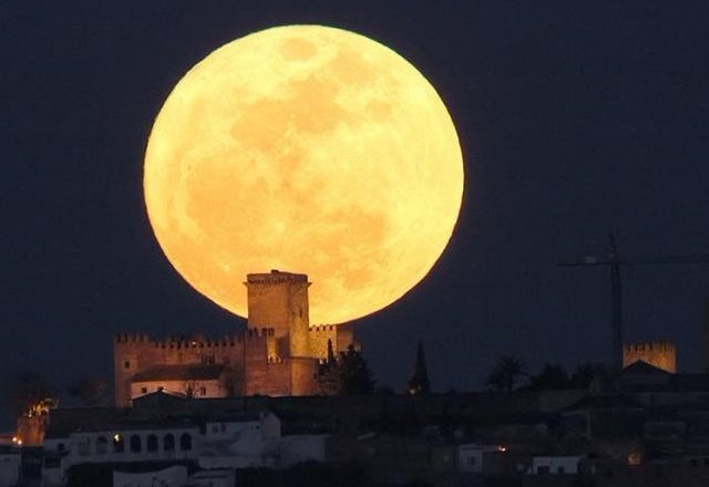 2020年共出现过几次“超级月亮”？