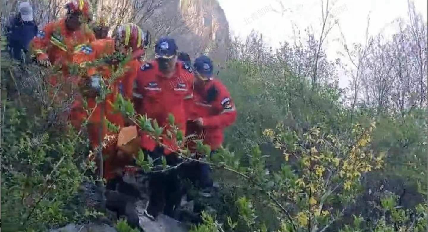 一女游客在河南新乡坠亡，造成此事故的原因是什么？