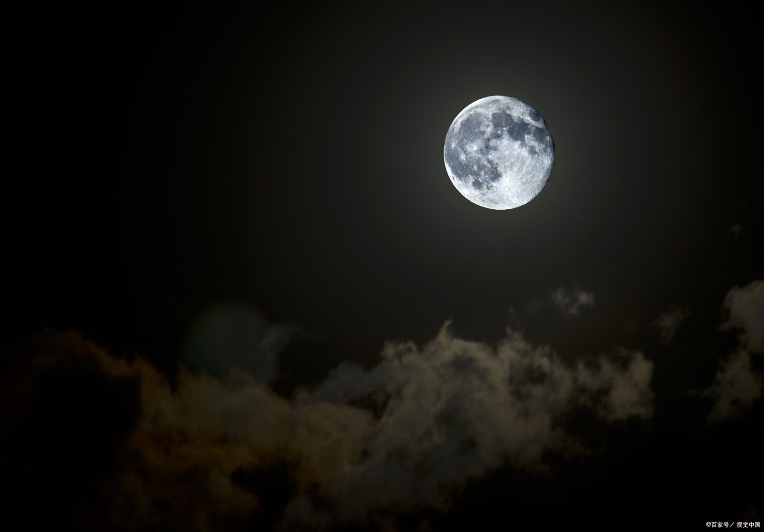 2018年出现了各种让人心头一紧的星象超级蓝月和血月,是怎么回事?