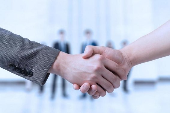 其中起决定性作用的是党的建设新的____。