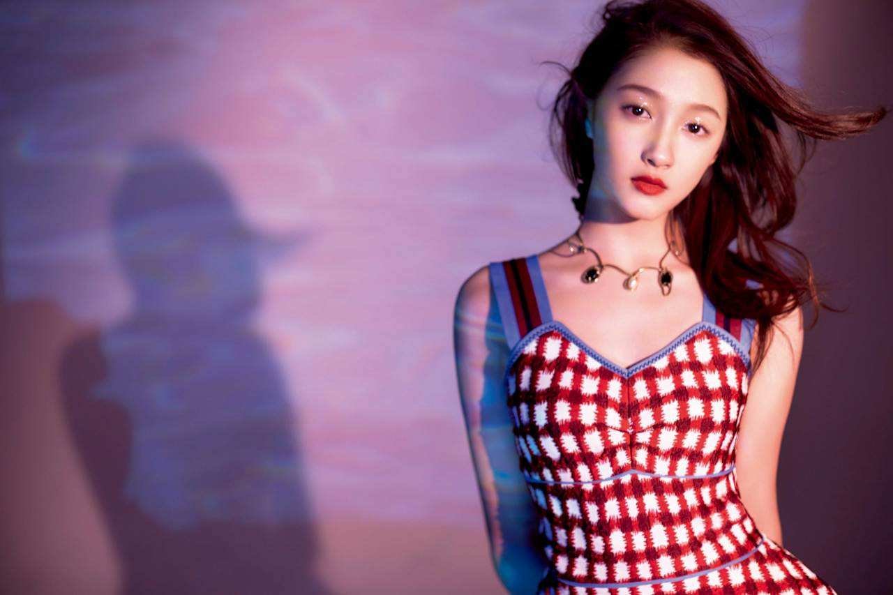 网友喊话关晓彤能不能换个造型师，她为何在造型上频频踩雷？