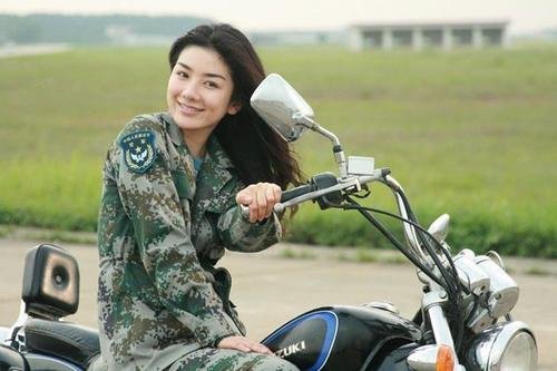 黄奕：与其暧昧我更愿意直接坦荡，对于喜欢暧昧的女生，你怎么看？