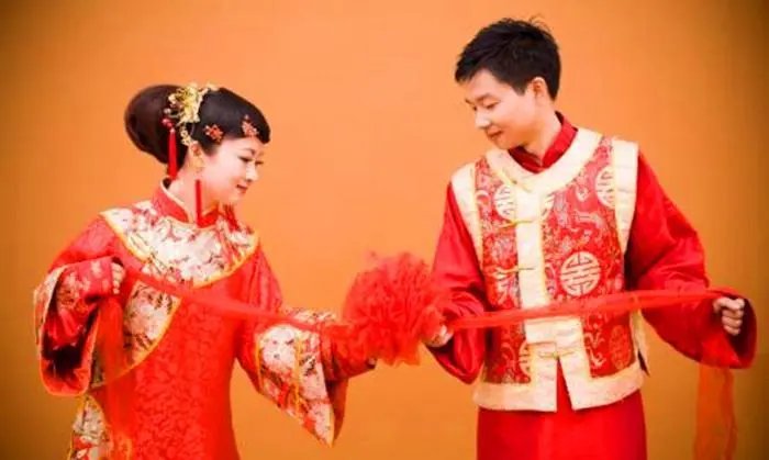 山东一对新郎新娘同名同姓同年生，这是天注定的姻缘吗？