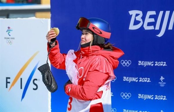 谷爱凌第二跳79.38，等分时吃馅饼，她的心态这是有多好呢？