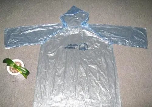 云南4名遇难地质人员进山为何穿一次性雨衣？