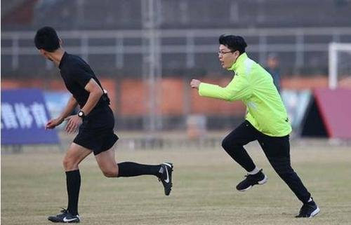 宜春多名球员追打裁判，球员会面临什么处罚？