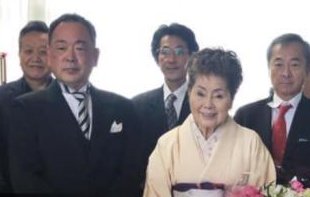 日本84岁女高中生毕业，你会不会被她的行为打动？