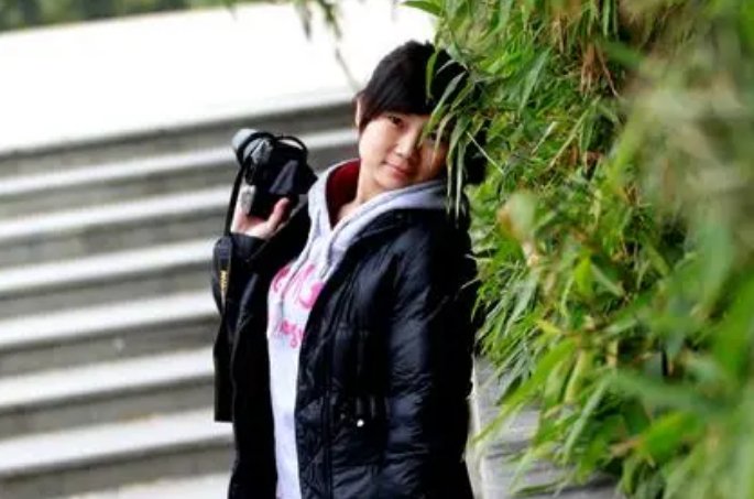 大三女生挑衅原配，若不离婚也要嫁给他，究竟谁有问题？