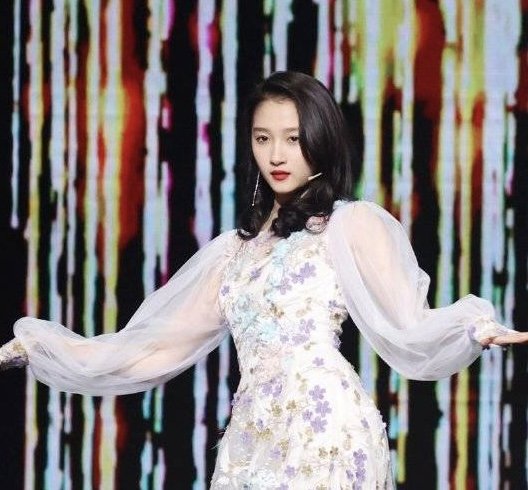 关晓彤这口才能力太强了！30秒念新闻稿一次过，她有做主持人的潜力吗？