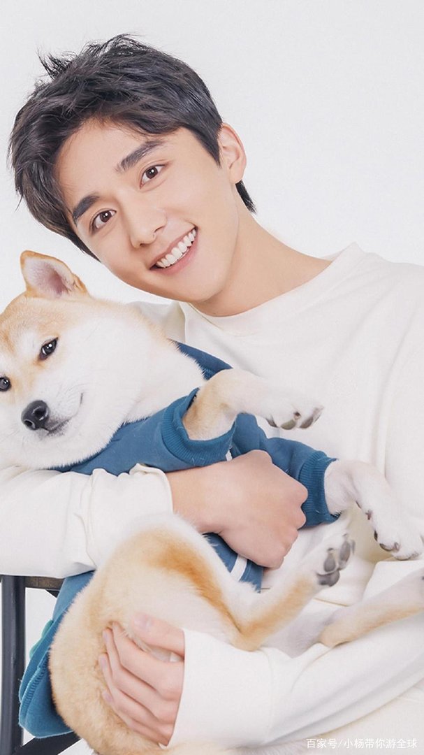 张新成明明是《以家人之名》出品人，却演了个配角。为什么呢？