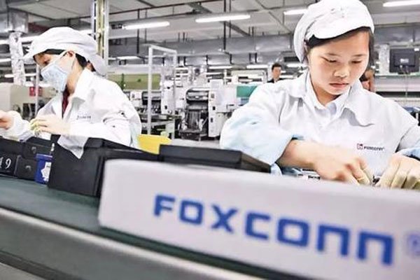 富士康女线长爱员工 不愁找对象的话，悬