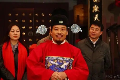 如何评价尘封十几年的赵伟洲主演电视剧《老爷升堂》？