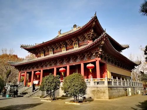 河南白马寺遇玉米大丰收，游客纷纷前去帮忙，你如何看待游客们的这一举动？