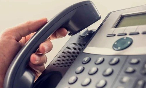 乌海一对夫妻同时接到骚扰电话放在一起，你如何看待这对夫妻的行为？