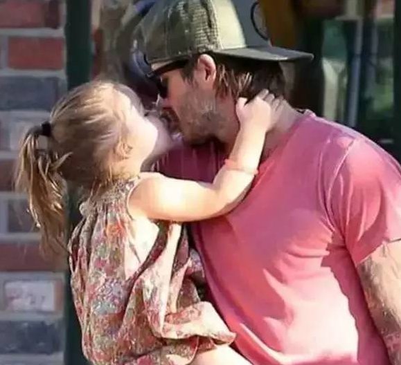 TVB男艺人徐荣是港圈中的女儿奴，娱乐圈还有哪些女儿奴爸爸？