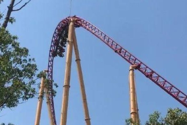 无锡过山车事故20名游客倒挂空中是怎么回事？