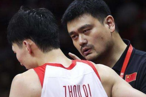 姚明野球场当观众，场上的球员会有压力吗？