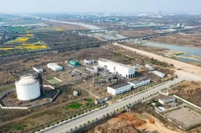 成都平原耕地面积十年减少了40%，造成耕地面积减少的原因是什么？