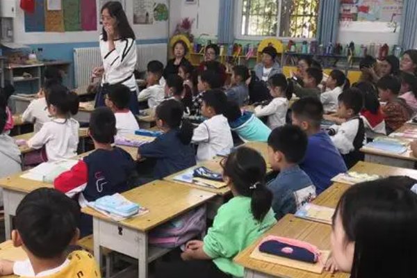 不请自来是什么意思