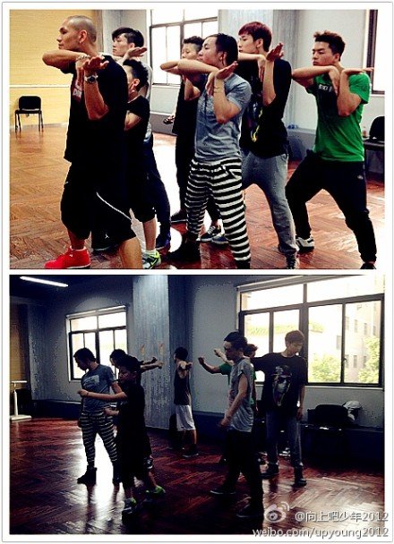 求湖南卫视向上吧少年大舞团的集体图片。