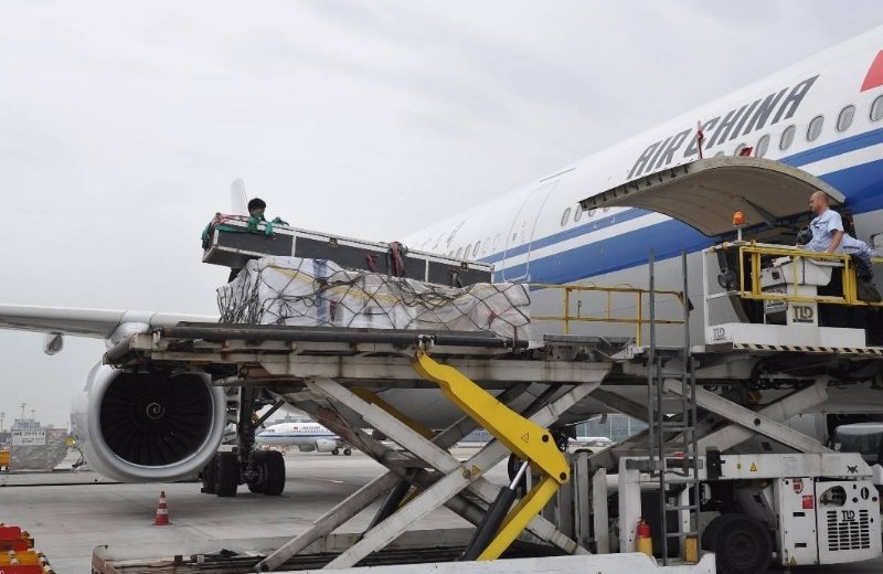 因乘客拒戴口罩致飞机延误一事，当时现场到底发生了什么？