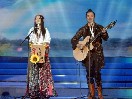 一座山一条河是什么歌