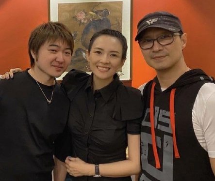 吴彤晒与章子怡汪峰聚会合照，他们三人聚会是有合作吗？