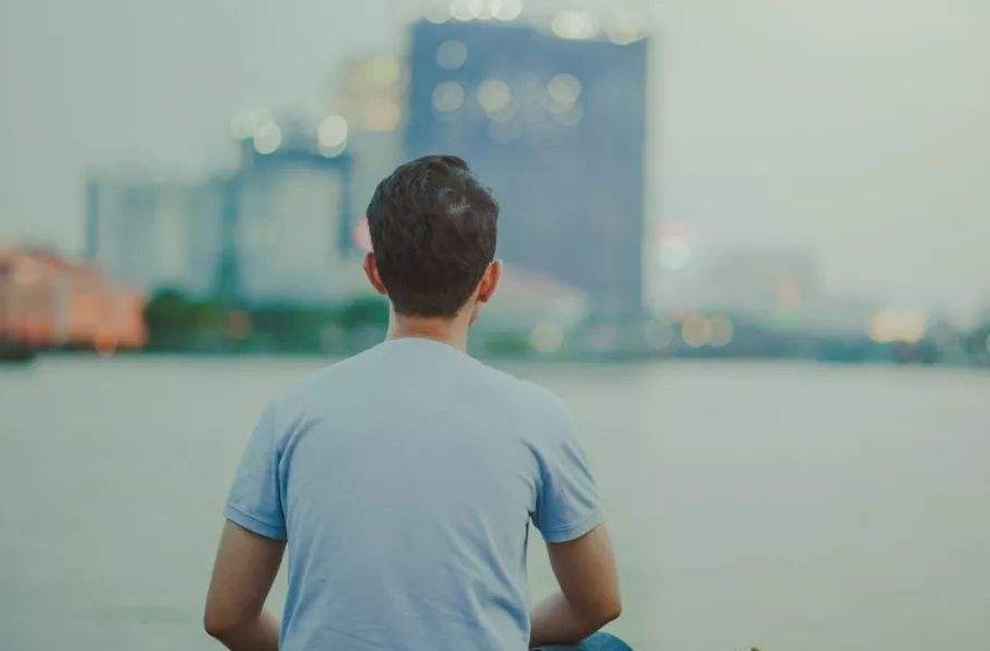 大部分女生都不喜欢直男而喜欢弯男，这是为什么呢？