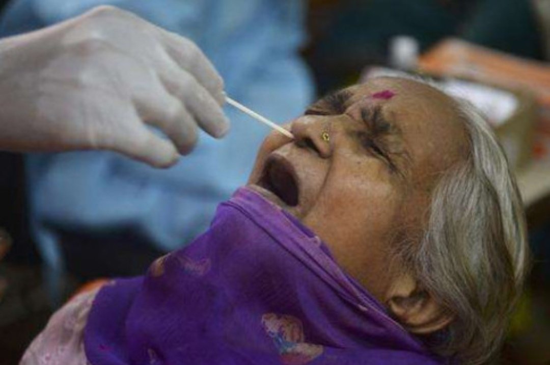 据报道，印度多个火葬场遗体积压，造成这一问题的原因是什么？