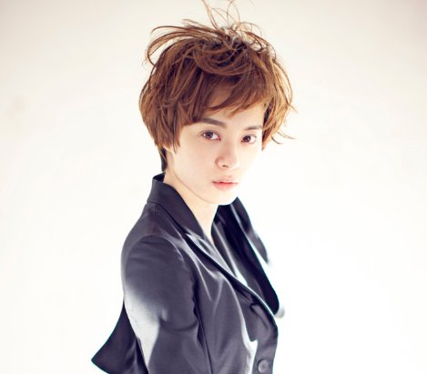 娘娘霸气!孙俪驾400万超跑拉风出街，她的状态如何？