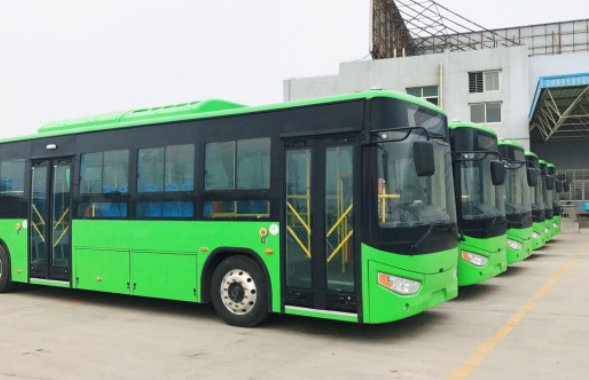 女孩公交车上被陌生人点燃头发，事发过程是怎么的