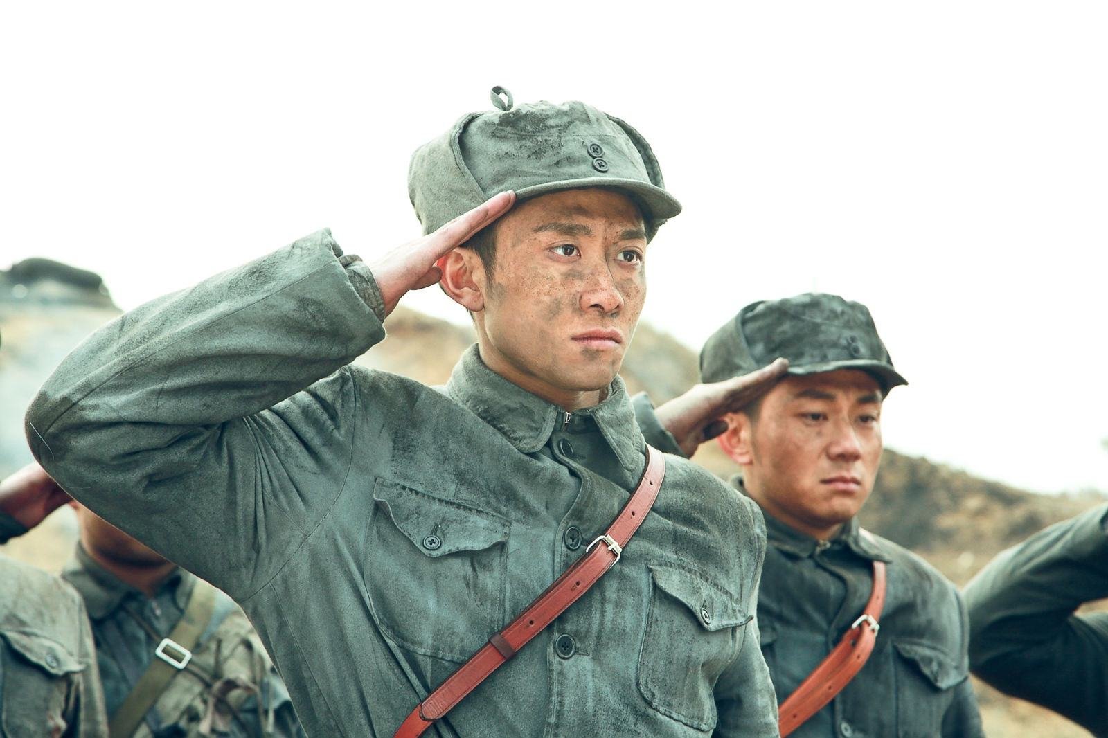 求《我的父亲我的兵》片尾曲名字 其中一句歌词“回家的路上，他叹着归途太漫长”