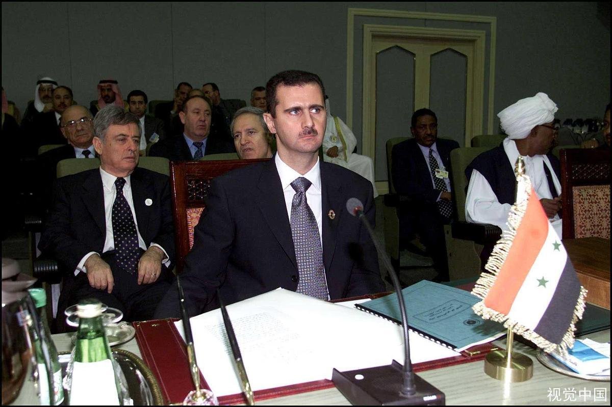 叙利亚总统身体不适突然离席，为何返回时全场欢呼？