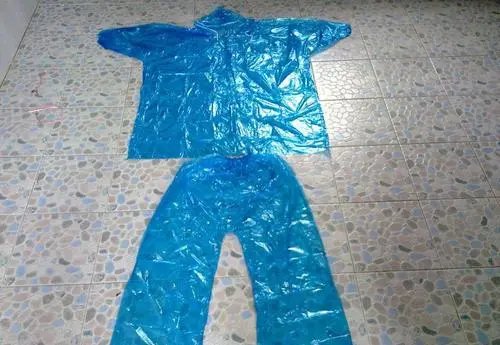 云南4名遇难地质人员进山为何穿一次性雨衣？