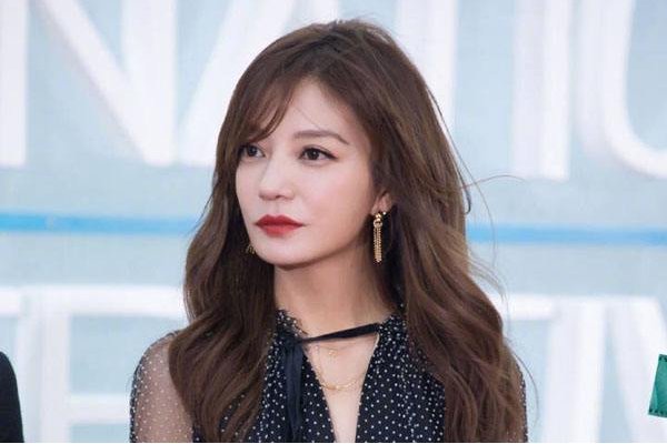 赵薇为啥抛弃同床三年身价120亿小伙嫁二婚男人？