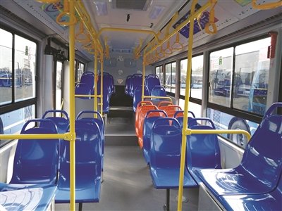 女孩被人点燃头发，具体是什么情况？