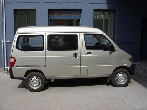 跪求五菱之光6376E3这款车的配置！！