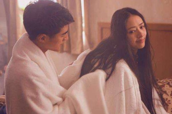 《小时代》中席城和顾里有什么联系，导演是怎么安排的？