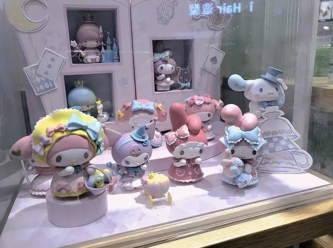 八百元娃娃盲盒成本仅三十元，有人花1万多狂买，盲盒市场该如何规范管理？