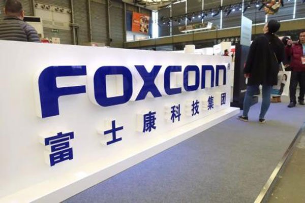 富士康女线长爱员工 不愁找对象的话，悬